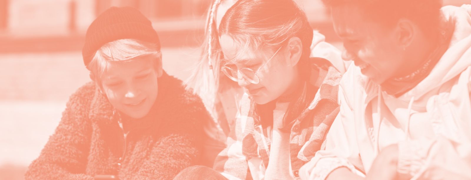 kinder met mobiel.jpg